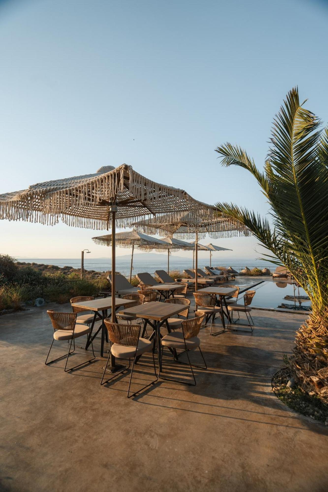 Colombos Beachfront Foinikiá Exteriör bild