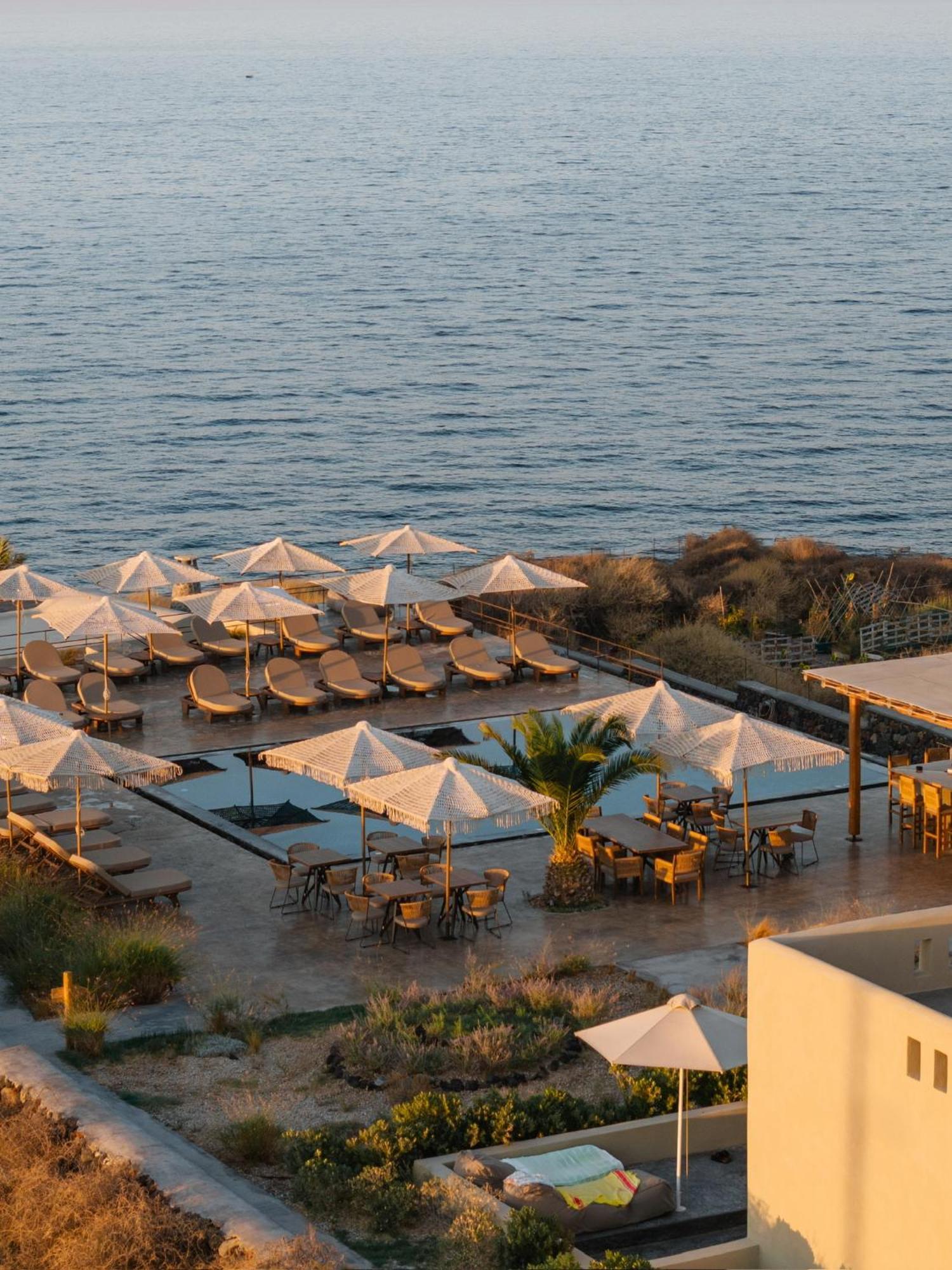 Colombos Beachfront Foinikiá Exteriör bild